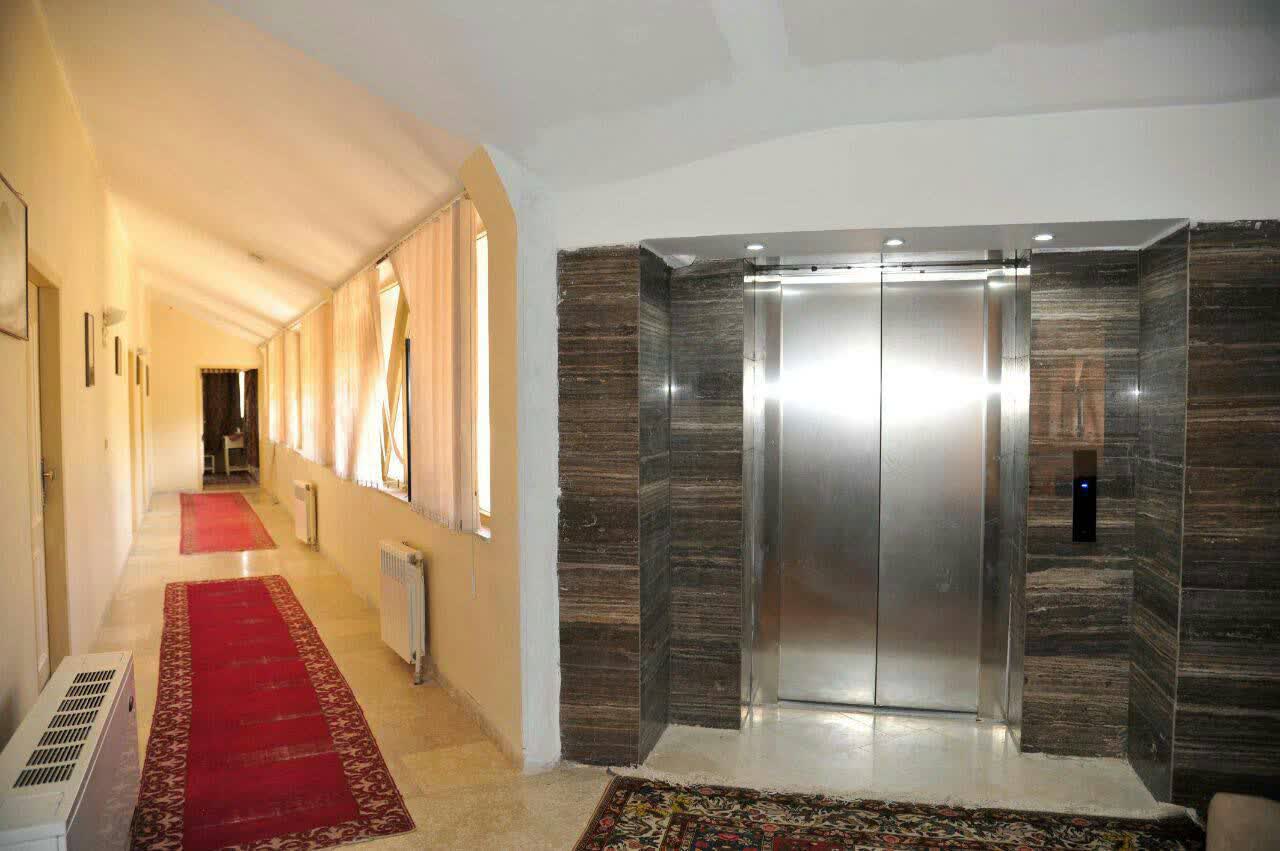 راهروی اتاقهای هتل